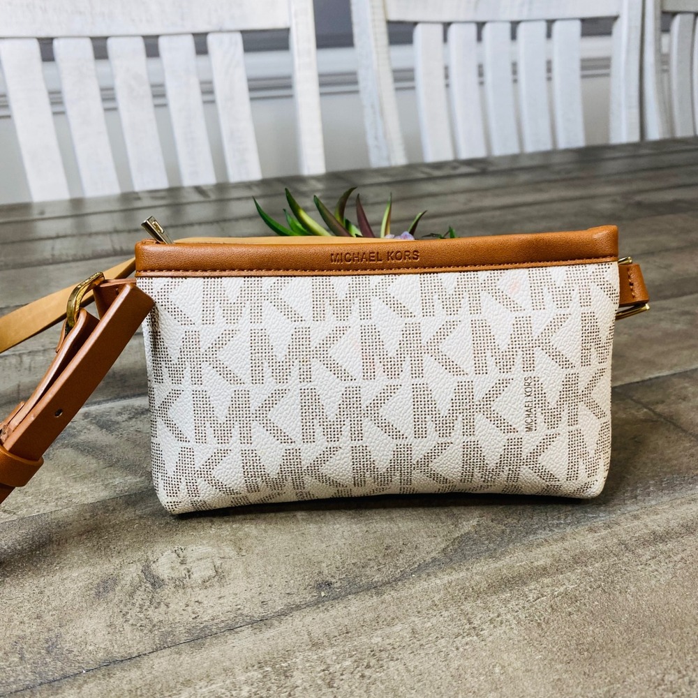 Michael Kors Signature Small Belt Bag Vanilla Color